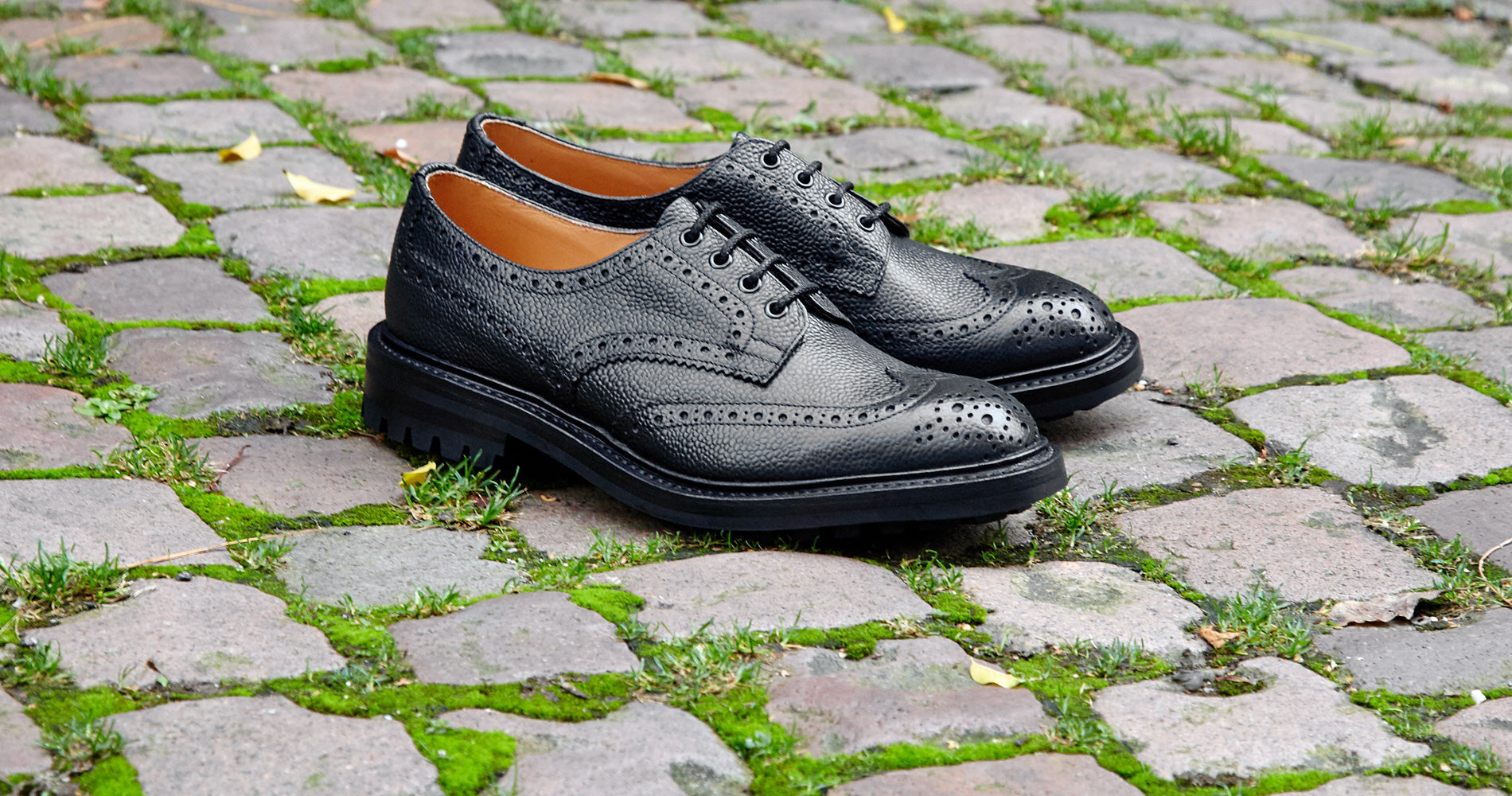 Ilkley Country Shoe - Black Scotch Grain – R E Tricker Ltd